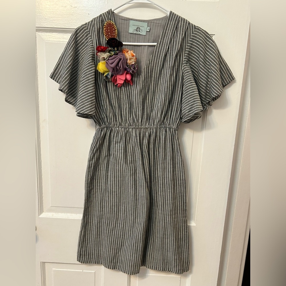 Judith March Floral Appliqué Gray and White Striped Flutter Sleeve Sundress Sz S